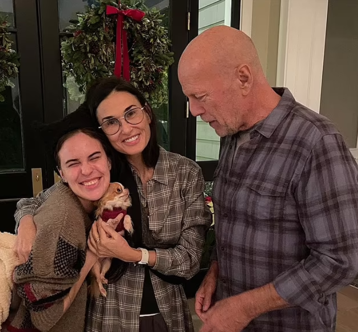 Bruce Willis and Demi Moore reunite see the exciting photos TIme News